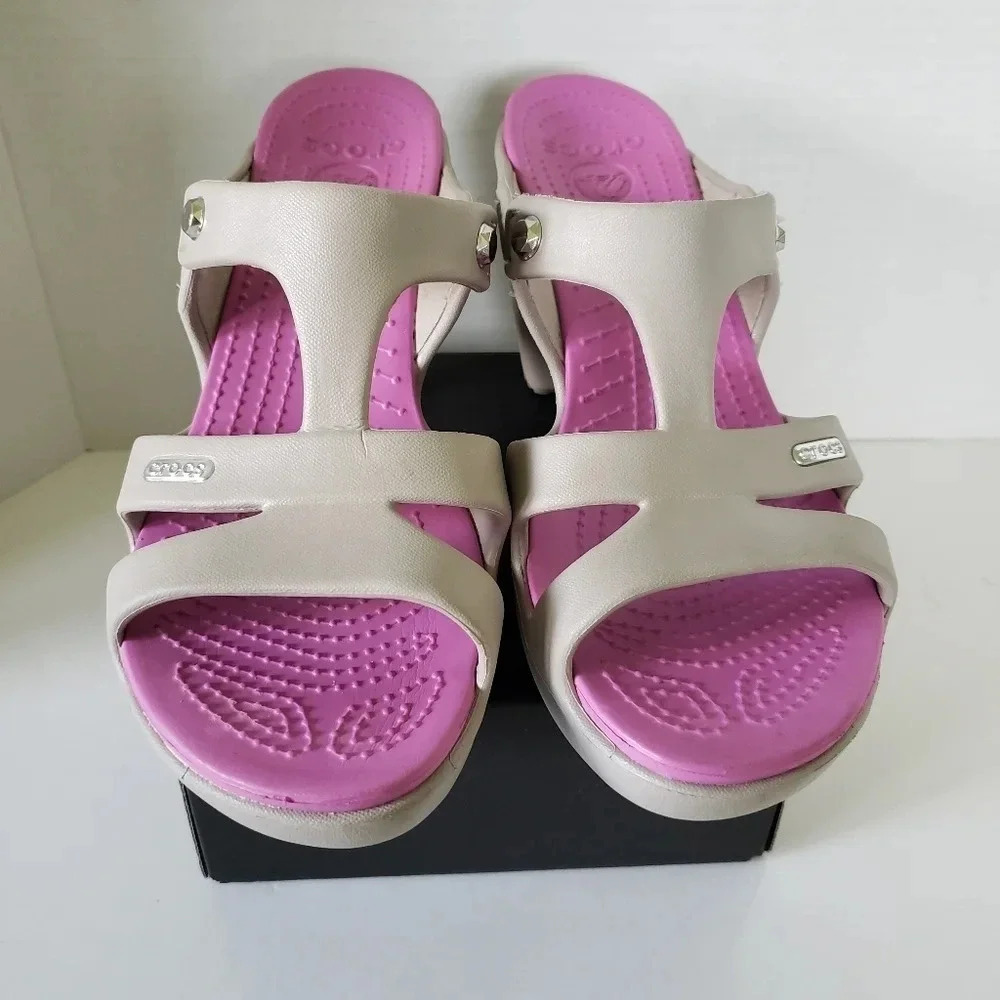 Crocs Cyprus V  Heels Sandals Womans size 8M Platinum Wild Orchid.